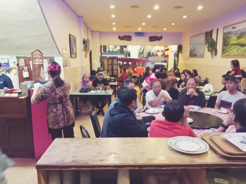 Ou Inn Cameron Highlands ,Ferm Nyonya Restaurant Тана Рата Екстериор снимка